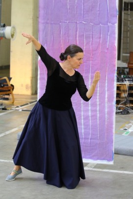 Performance in der Installation Les Enfants du Paradis, 2020, Foto Jean-Piero Addor