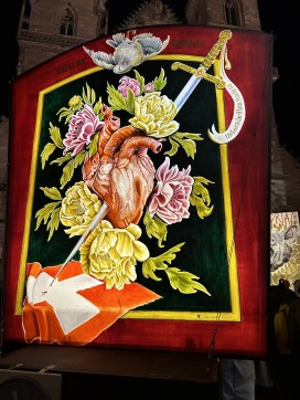 Basler Rolli „Abstimmigsbschiss“, Ecoline auf gelatinierte Leinwand, 250 x 160 x 70cm.2025