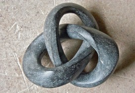 &laquo;Drei-Klang&raquo;, Kalkstein, 30x30x20 cm, 2013