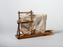 Eine einzige Baustelle | 2024 | H:26 B:39 T:11 | Holz und Gips