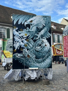 Verschnuuffer „Sie wänn jo numme spiile“, Ecoline auf Gelatinierte Leinwand, 380 x 200 x 60 cm, 2026